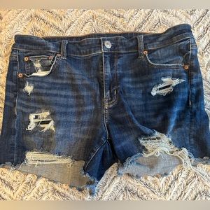 American Eagle. Size 16. Next level stretch. Mid rise shorts